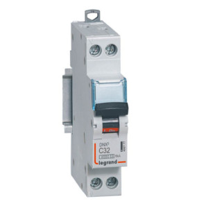 Disjoncteur Phase+Neutre DNX³4500 6kA arrivée et sortie borne à vis - 1P+N 230V~ 32A courbe C - 1 module