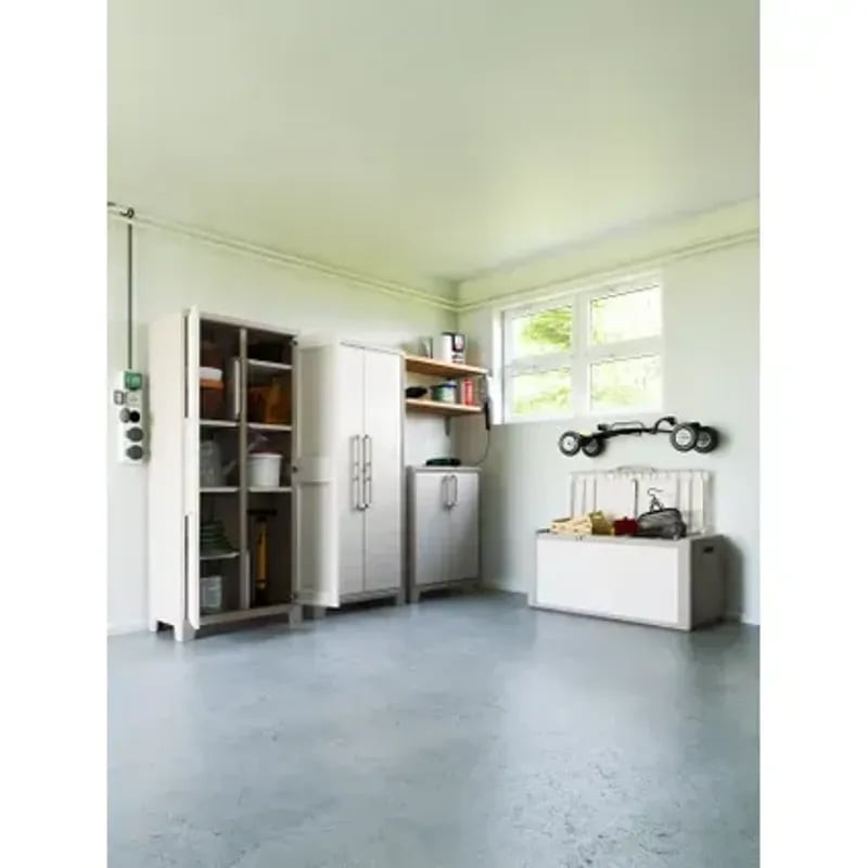 Armoire haute Gulliver en résine : 4 étagères réglables, 80 x 44 x 182 cm, Keter, dans un espace ext